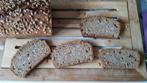 rita-balint-100_rozskenyer-napraforgomaggal